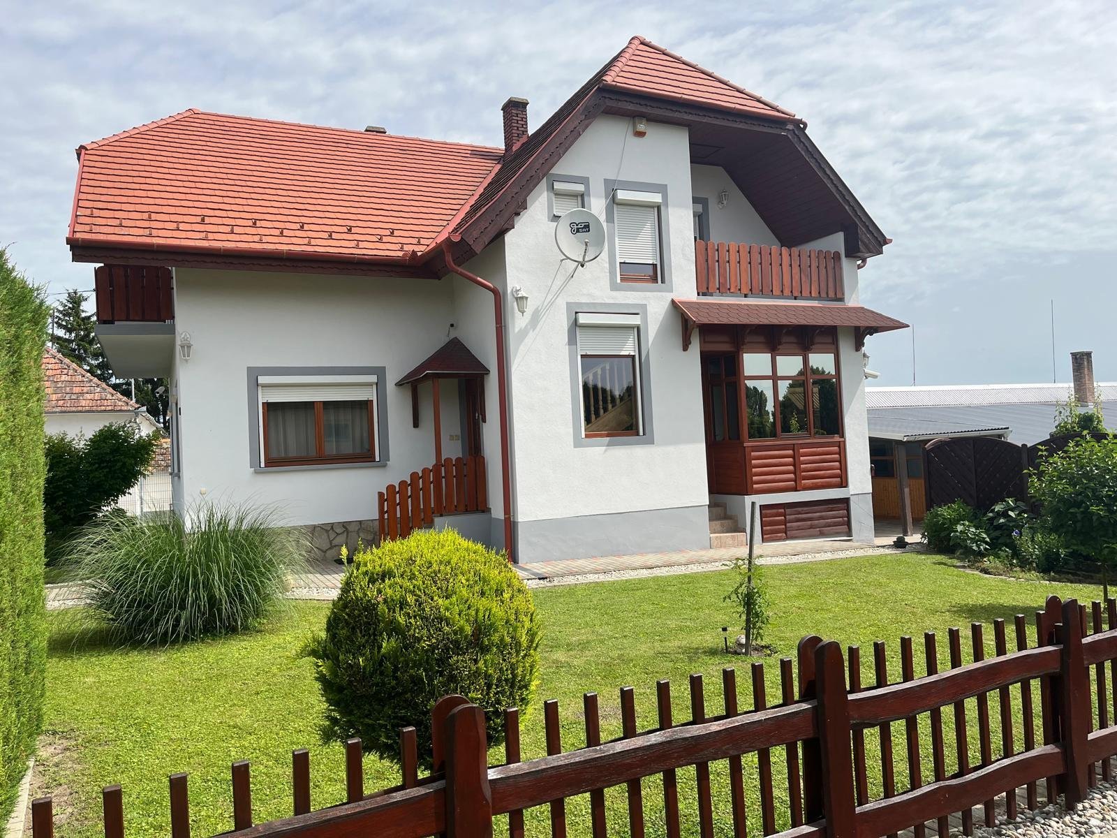 (AAAB) Schreinerei am Balaton mit vollen Auftragsbüchern & Wohnhaus (AAAB) Schreinerei am Balaton mit vollen Auftragsbüchern & Wohnhaus