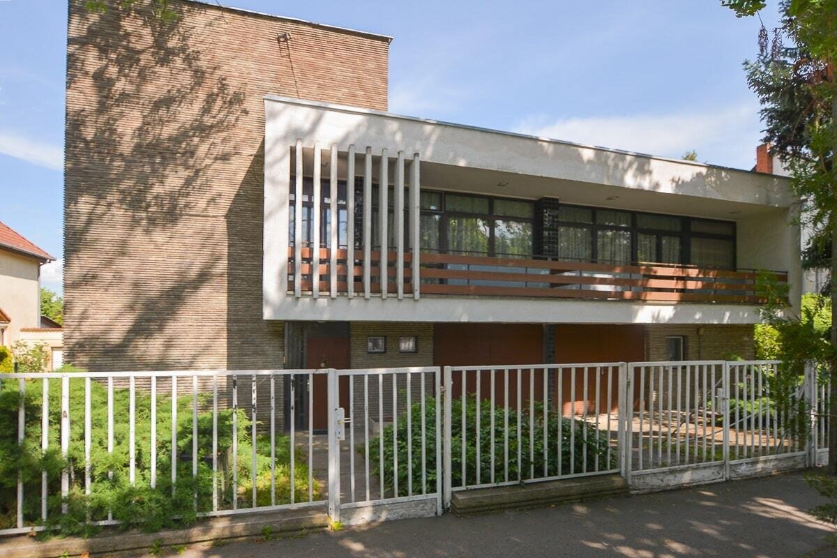 Zweifamilienhaus in Bauhausstil in einem der wertvollsten Teilen von Keszthely ist zu verkaufen Zweifamilienhaus in Bauhausstil in einem der wertvollsten Teilen von Keszthely ist zu verkaufen