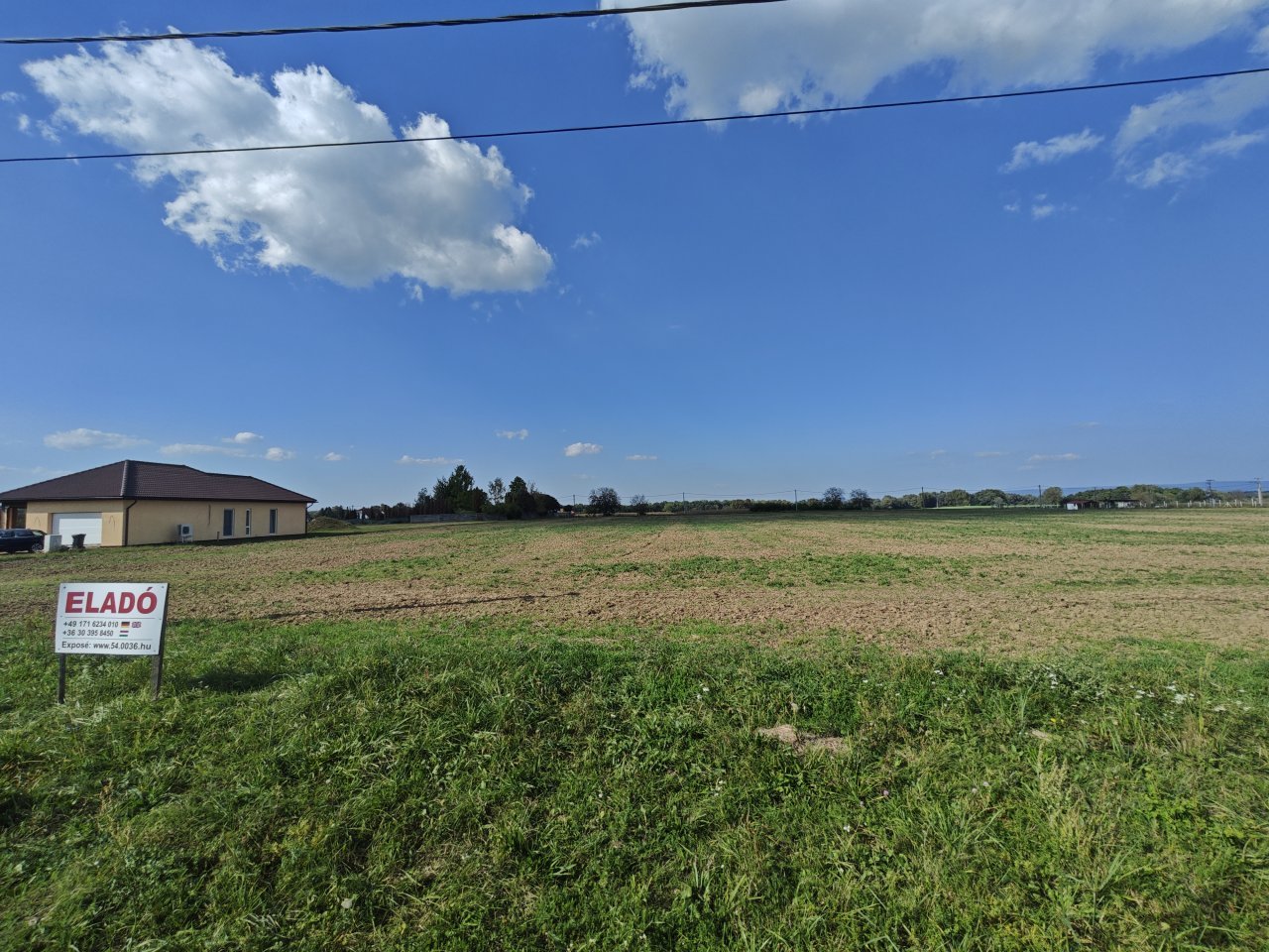 Baugrundstück am Ortsrand, ruhige und sehr gepflegte Wohngegend (CM08) Baugrundstück am Ortsrand, ruhige und sehr gepflegte Wohngegend (CM08)