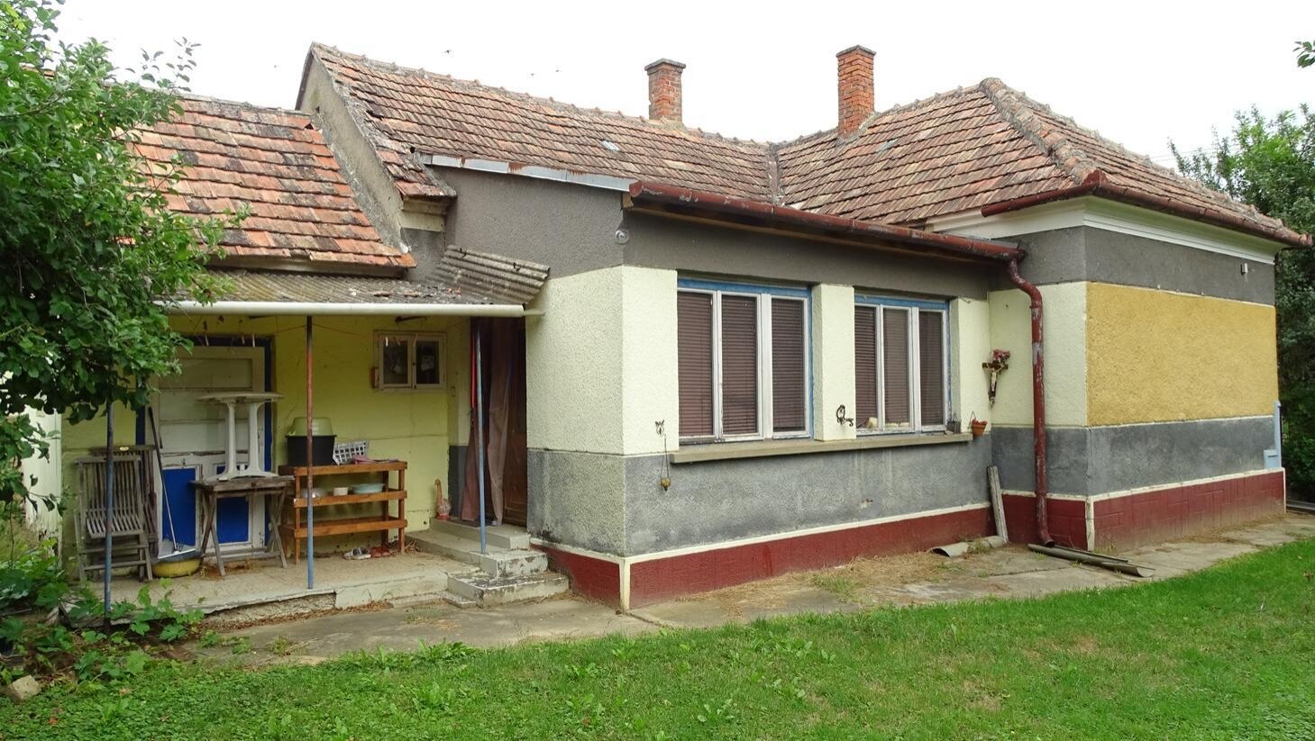 Renovierungsbedürftiges Bauernhaus in guter Lage Renovierungsbedürftiges Bauernhaus in guter Lage