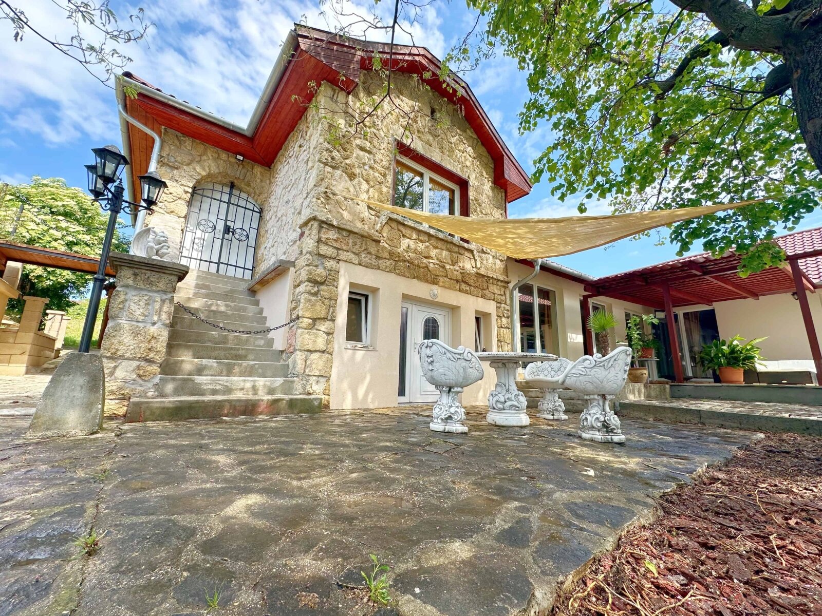 Traumhafte Luxus-Residenz mit Wellness und Panoramablick in Várpalota Traumhafte Luxus-Residenz mit Wellness und Panoramablick in Várpalota