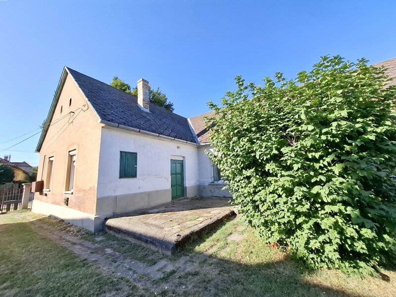 950 M VOM PLATTENSEE! KOMFORTABLES HAUS MIT NEBENGEBÄUDEN, IM ZENTRUM VON ZAMÁRDI ZU VERKAUFEN 950 M VOM PLATTENSEE! KOMFORTABLES HAUS MIT NEBENGEBÄUDEN, IM ZENTRUM VON ZAMÁRDI ZU VERKAUFEN