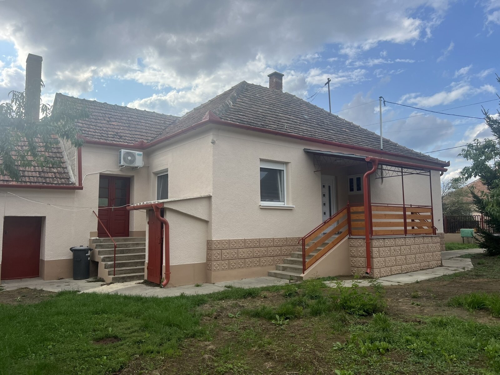 63 / 5 000 Renoviertes Dorfhaus mit landwirtschaftlich nutzbarem Grundstück zu verkaufen! 63 / 5 000 Renoviertes Dorfhaus mit landwirtschaftlich nutzbarem Grundstück zu verkaufen!