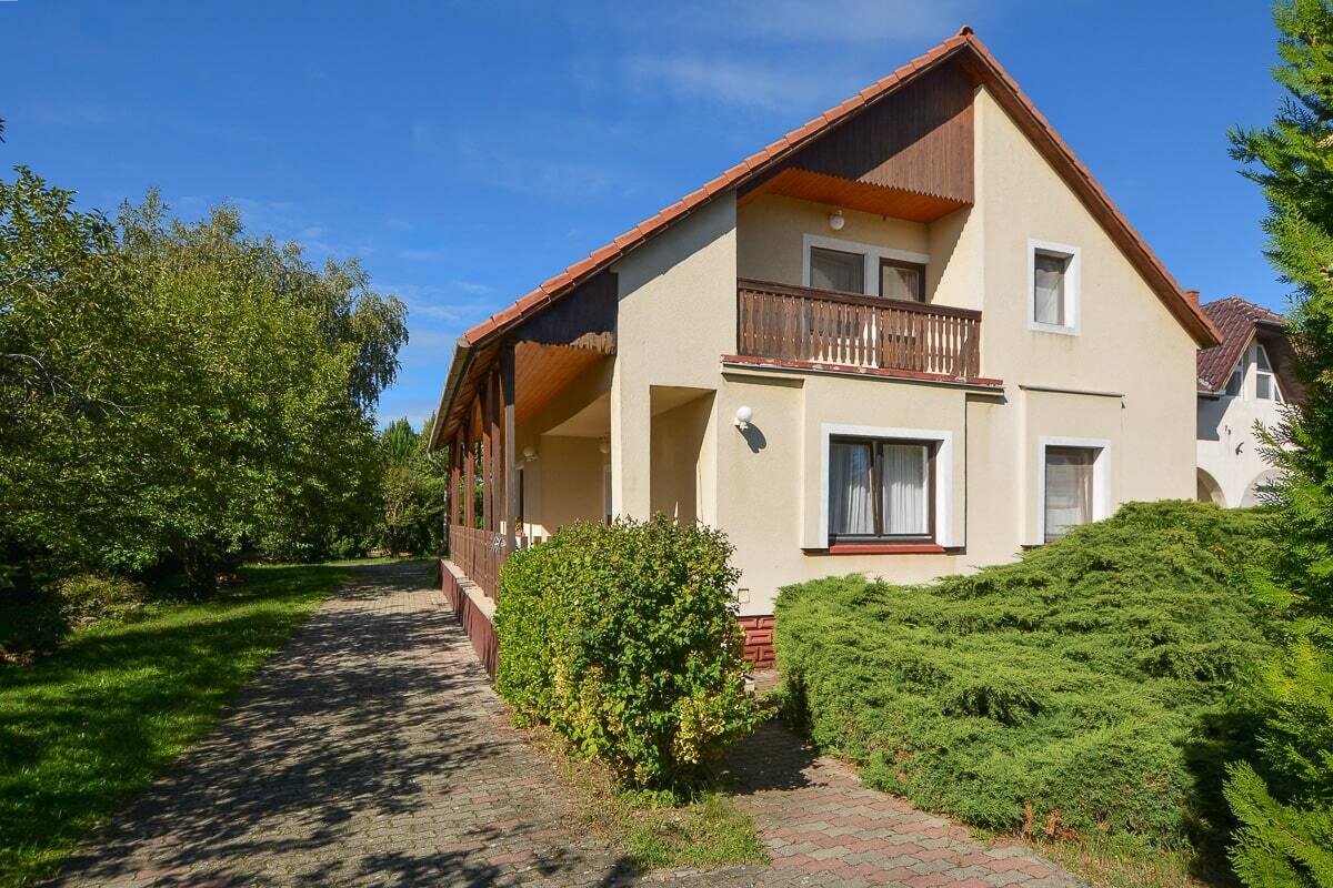 Ständig instand gehaltenes Einfamilienhaus 800 m vom Plattensee entfernt ist zu verkaufen Ständig instand gehaltenes Einfamilienhaus 800 m vom Plattensee entfernt ist zu verkaufen