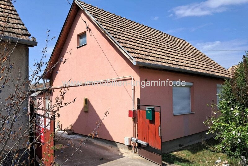 In Marcali, in der Nähe des Thermalbades, steht ein gut erhaltenes 3-Zimmer-Einfamilienhaus zum Verkauf In Marcali, in der Nähe des Thermalbades, steht ein gut erhaltenes 3-Zimmer-Einfamilienhaus zum Verkauf