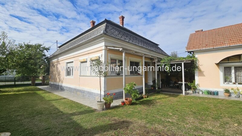 Einfamilienhaus mit großem Hof in ruhiger Lage, nahe der kroatischen-slovenien Grenze Einfamilienhaus mit großem Hof in ruhiger Lage, nahe der kroatischen-slovenien Grenze