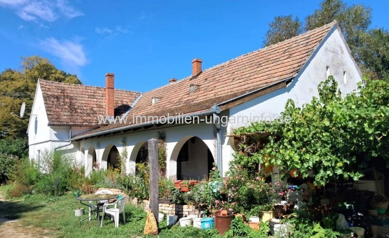 Zwei Immobilien mit großem Grundstück nahe dem Balaton zu verkaufen Zwei Immobilien mit großem Grundstück nahe dem Balaton zu verkaufen