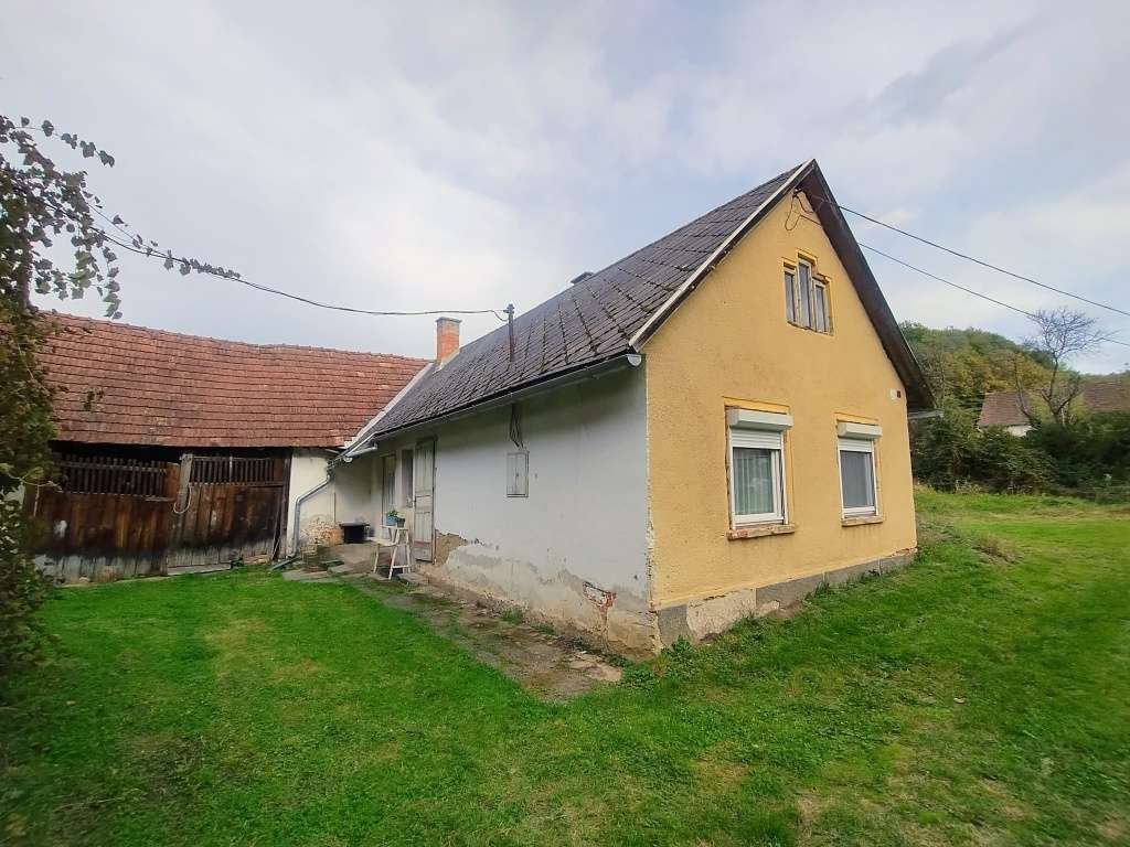 Renovierungsbedürftiges Haus in ruhiger, harmonischer Umgebung bei Österreich (ACA) Renovierungsbedürftiges Haus in ruhiger, harmonischer Umgebung bei Österreich (ACA)
