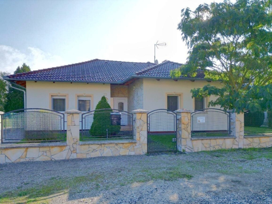 Exklusives und Gepflegtes Familienhaus in ruhiger, zentraler Lage Nähe Balaton Exklusives und Gepflegtes Familienhaus in ruhiger, zentraler Lage Nähe Balaton