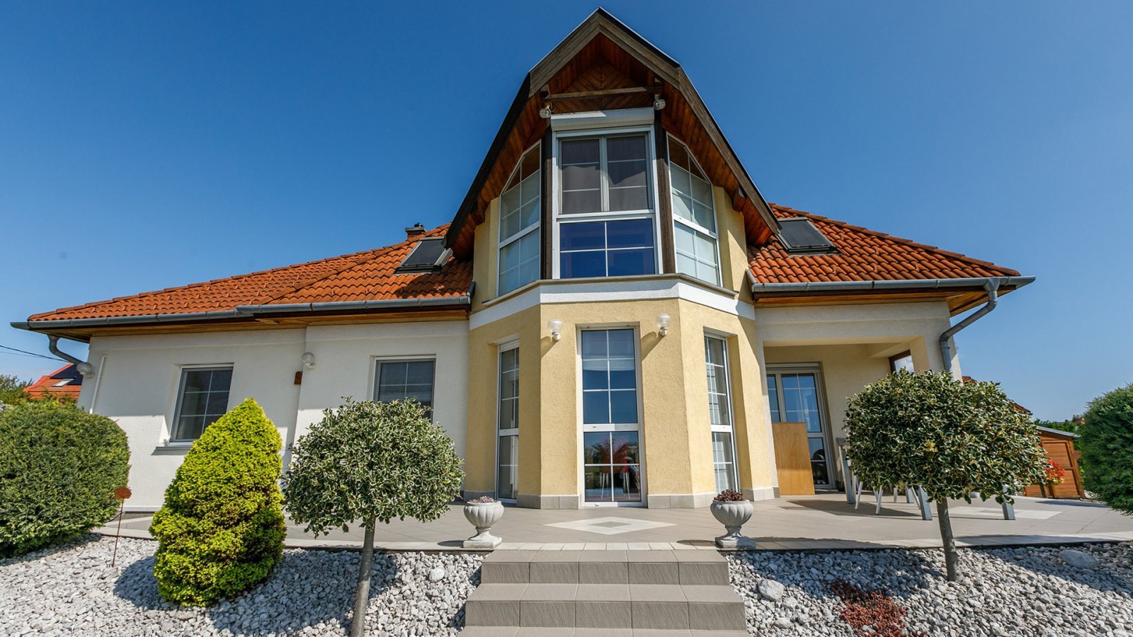 (AAA) Luxuriöses Anwesen am Nordufer mit Seepanorama (AAA) Luxuriöses Anwesen am Nordufer mit Seepanorama