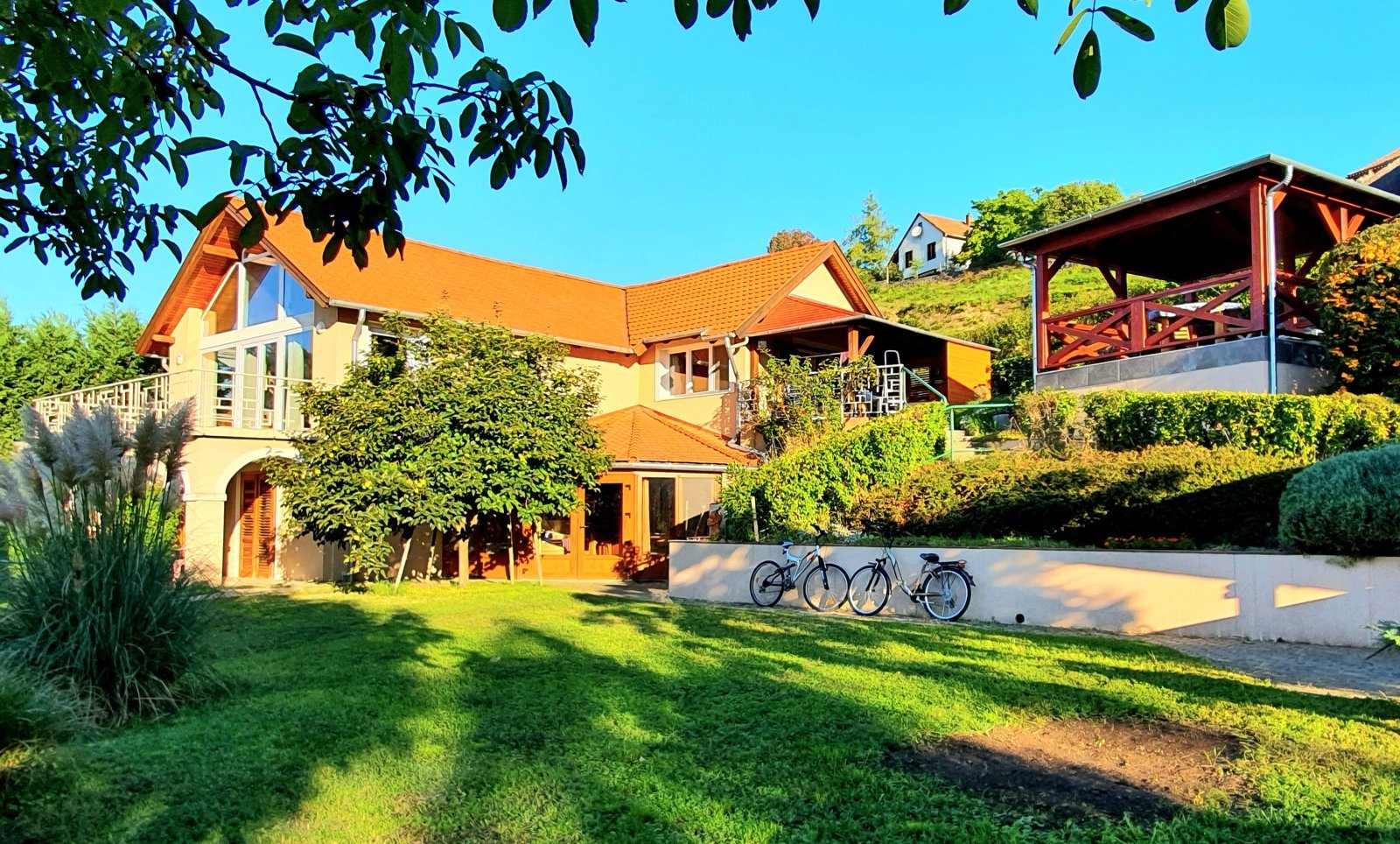 (AAA) Einzigartiges Panorama-Anwesen am Nordufer (AAA) Einzigartiges Panorama-Anwesen am Nordufer