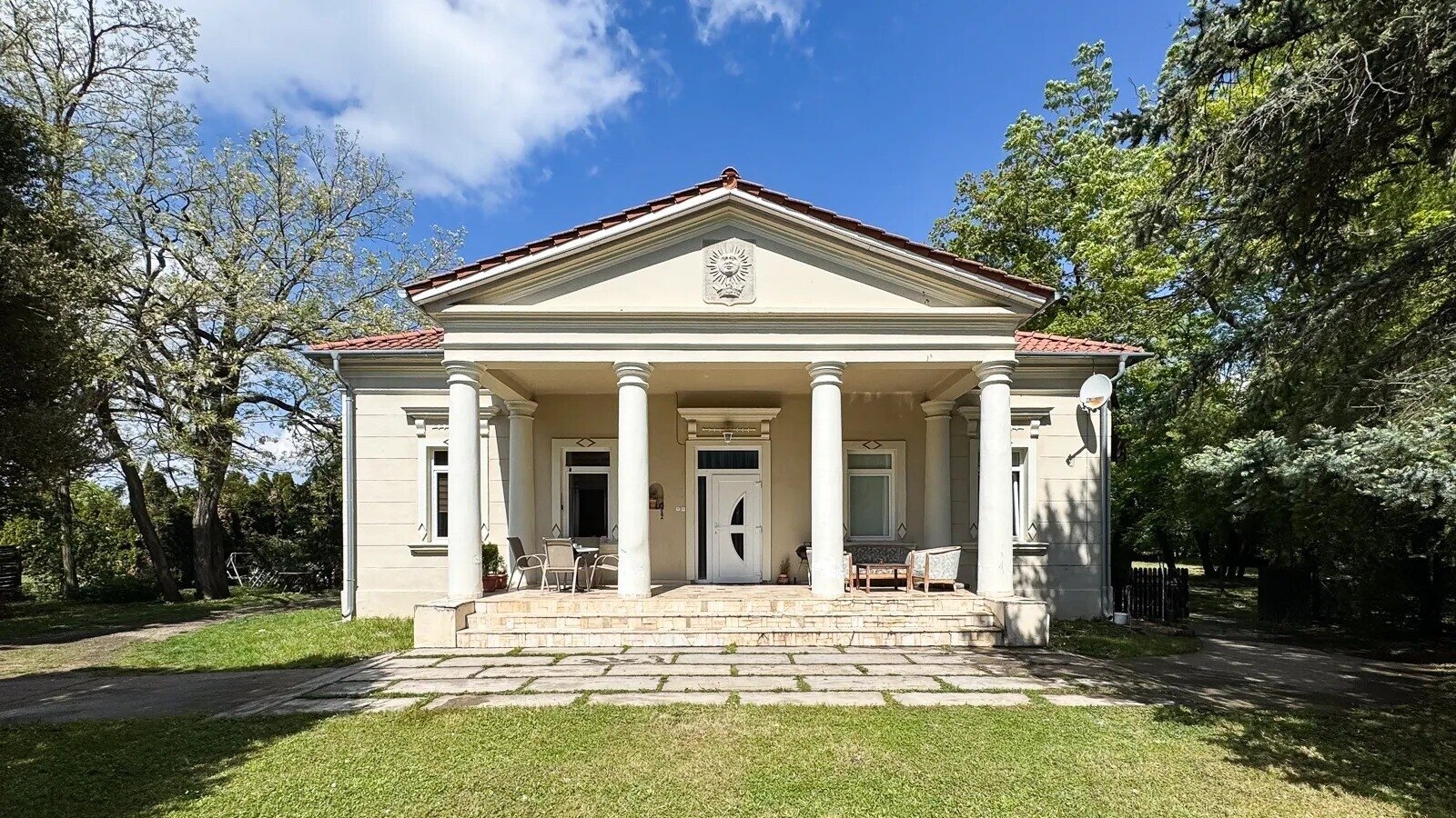 Elegante historische Villa in idyllischer Lage Elegante historische Villa in idyllischer Lage