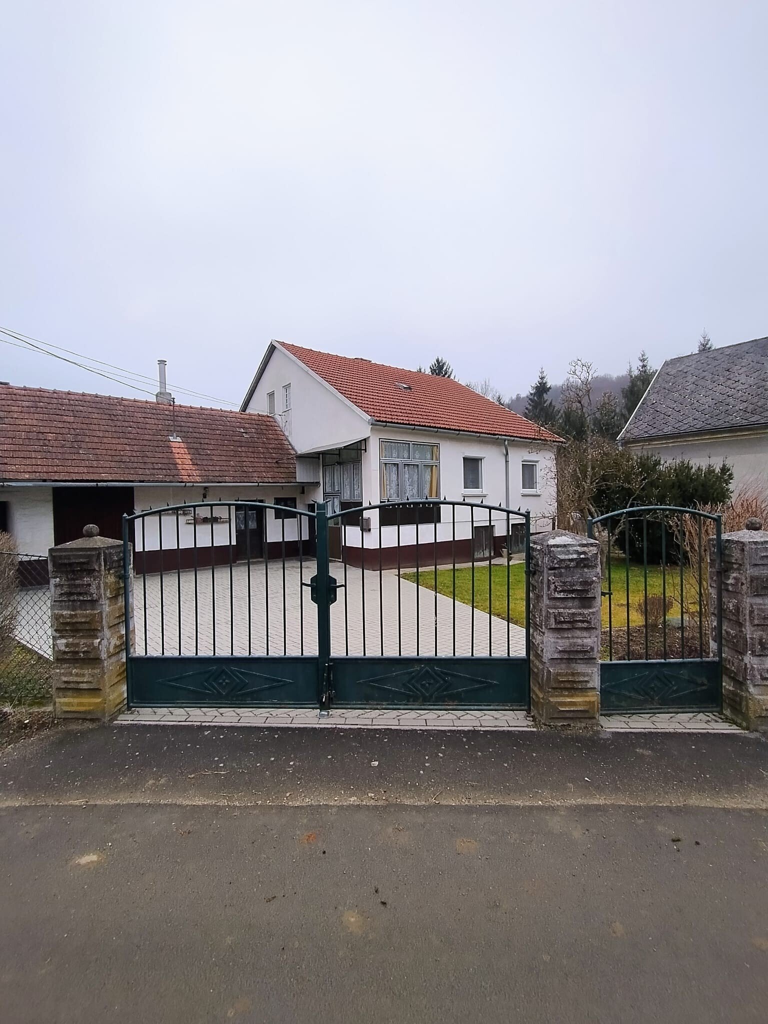 (AAA) Einfamilienhaus am Ufer des Szölnök-Streifens (AAA) Einfamilienhaus am Ufer des Szölnök-Streifens