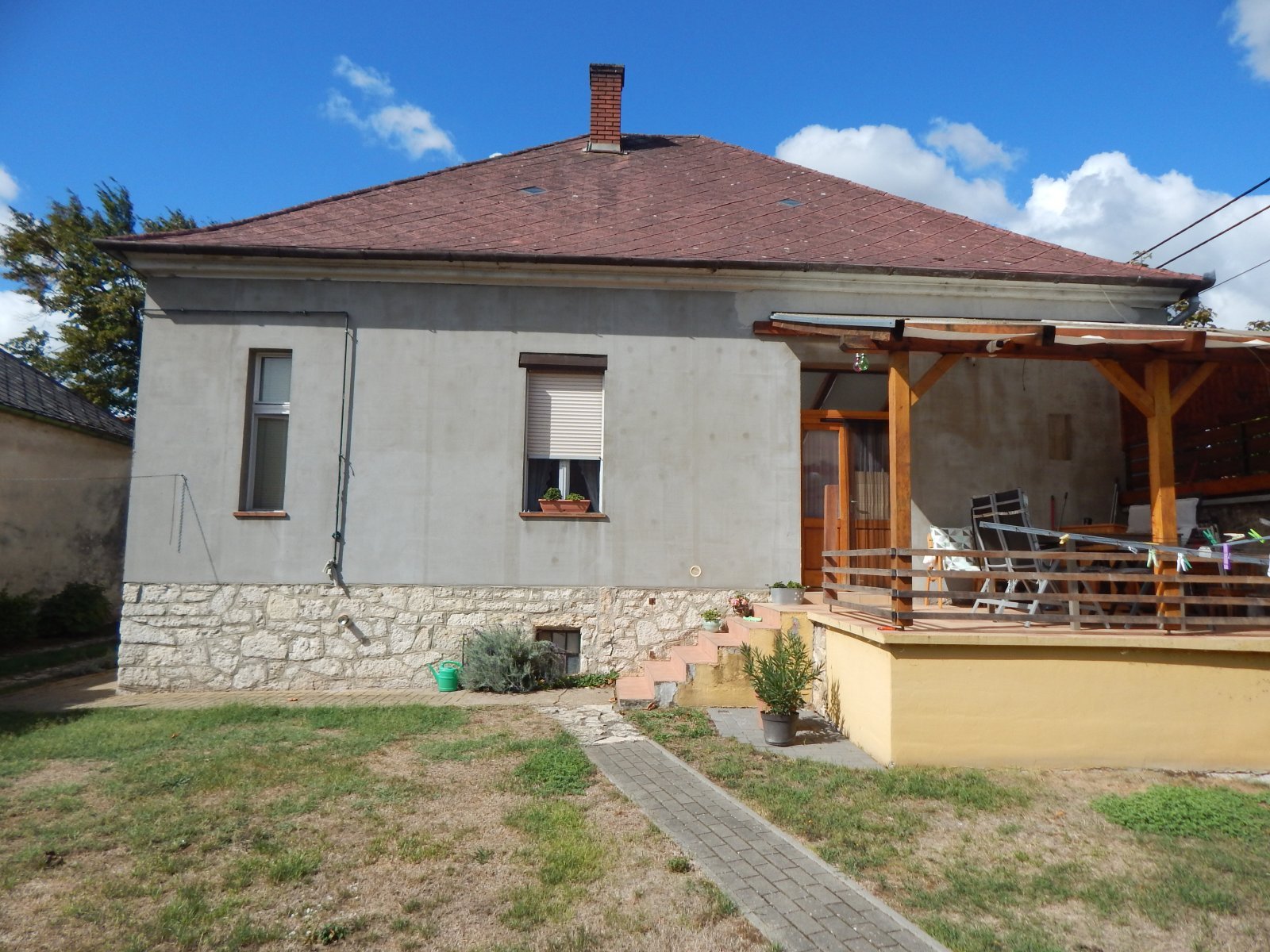 (AAA) Bürgerliches Einfamilienhaus in der Gartenlage der netten Gemeinde Tapolca (AAA) Bürgerliches Einfamilienhaus in der Gartenlage der netten Gemeinde Tapolca