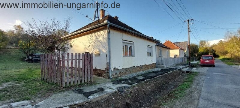 Einfamilienhaus in einem kleinen Dorf bei Kaposvár zu verkaufen Einfamilienhaus in einem kleinen Dorf bei Kaposvár zu verkaufen