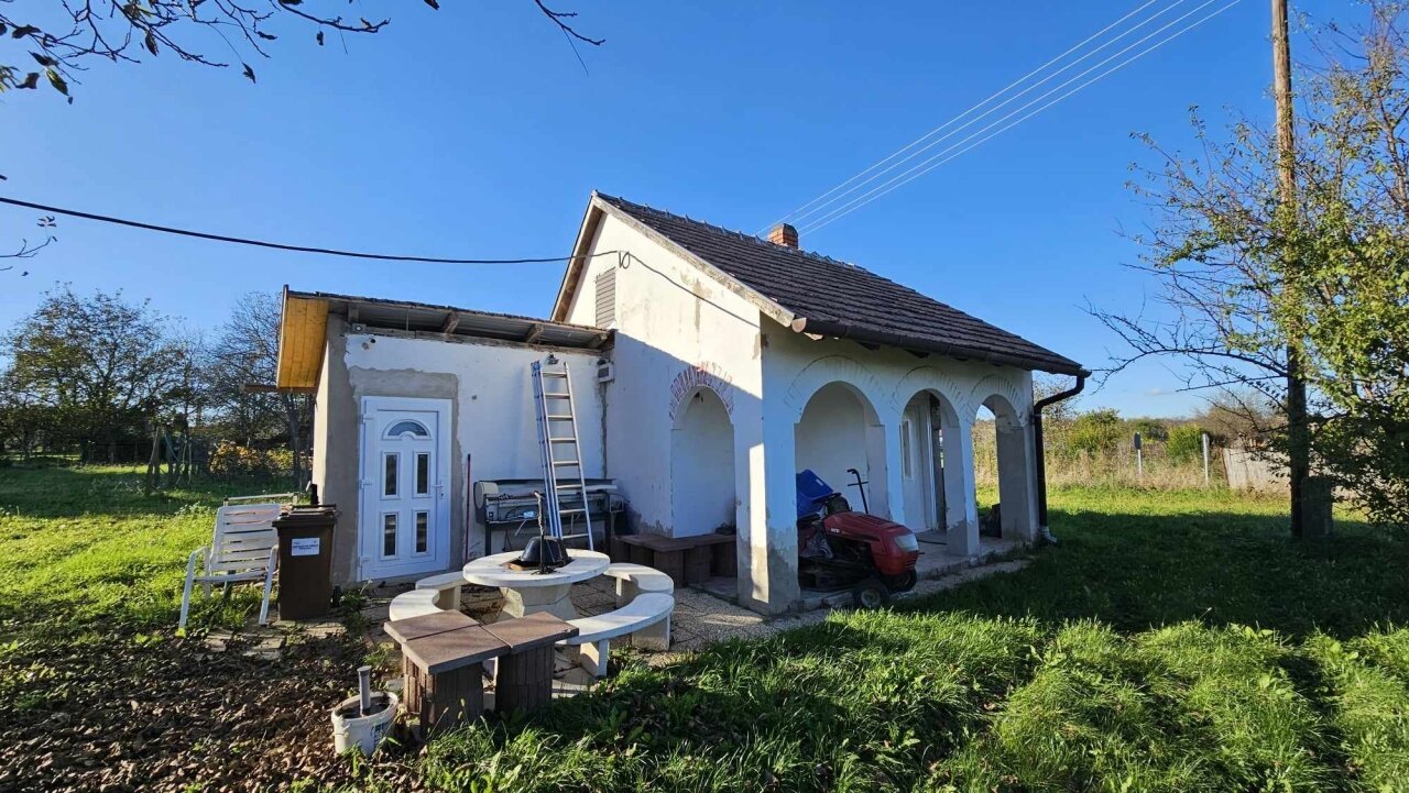 Weingut mit 2 Häusern in der Nähe des Plattensees Weingut mit 2 Häusern in der Nähe des Plattensees