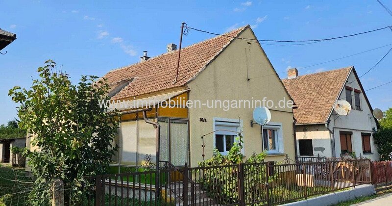 Einfamilienhaus mit 3 Werkstätten für sofortigen Umzug verfügbar Einfamilienhaus mit 3 Werkstätten für sofortigen Umzug verfügbar