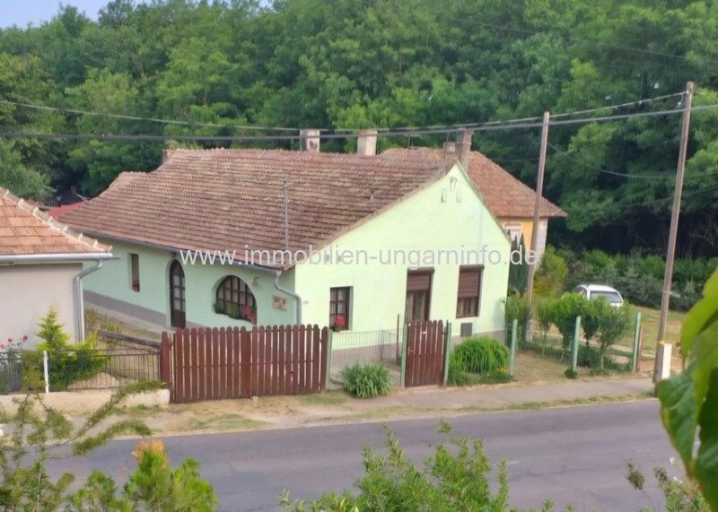 Einfamilienhaus mit vier Zimmern in der Nähe des Plattensees Einfamilienhaus mit vier Zimmern in der Nähe des Plattensees
