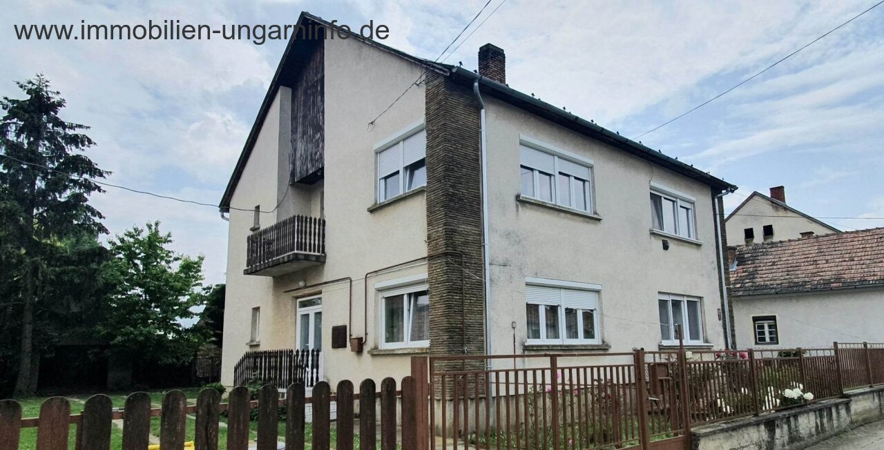 Einfamilienhaus mit Wald in einer Kleinstadt am Plattensee zu verkaufen Einfamilienhaus mit Wald in einer Kleinstadt am Plattensee zu verkaufen