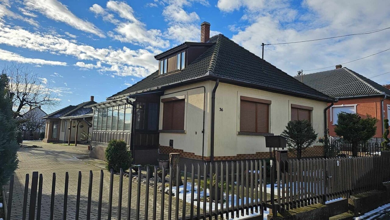 2 Häuser und Apartment auf einem Grundstück in der Nähe des Plattensees zu verkaufen 2 Häuser und Apartment auf einem Grundstück in der Nähe des Plattensees zu verkaufen