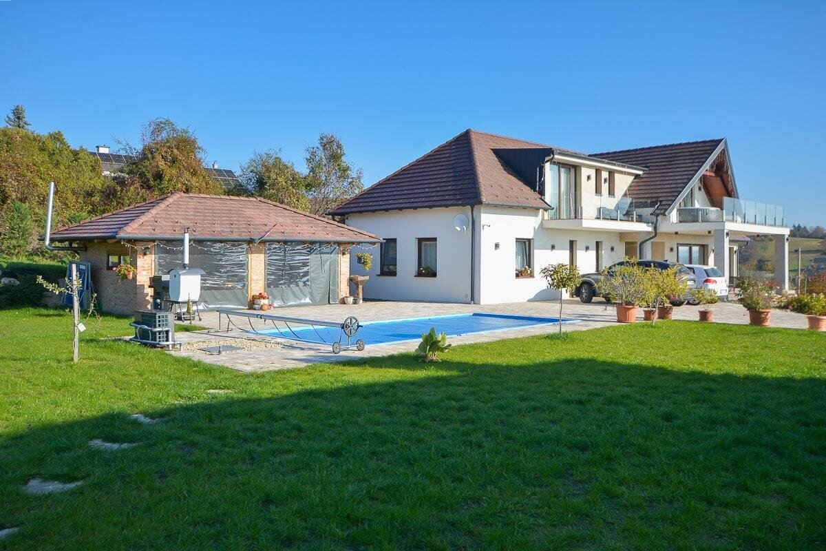 Einfamilienhaus mit unbebaubarem Panoramablick auf den Plattensee ist zu verkaufen Einfamilienhaus mit unbebaubarem Panoramablick auf den Plattensee ist zu verkaufen