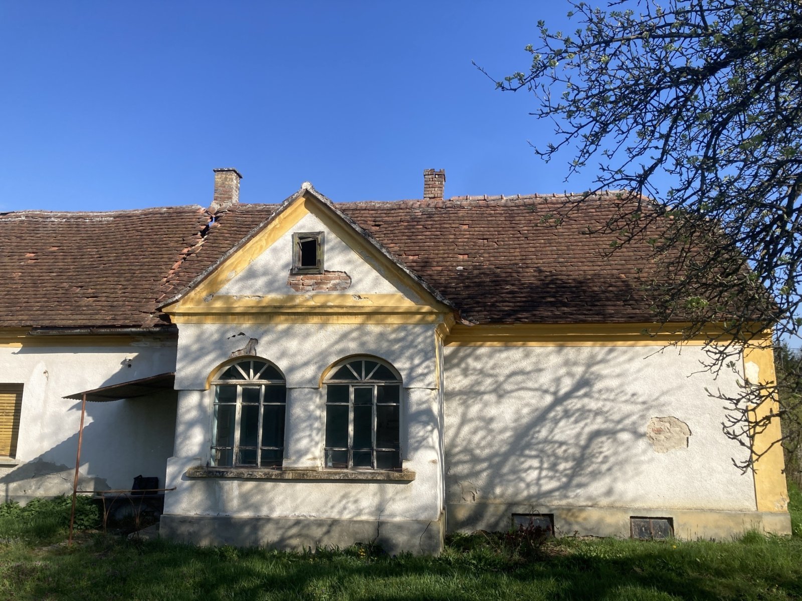 (ACA) Renovierungsbedürftiges Haus mit großem Grundstück & Scheune (ACA) Renovierungsbedürftiges Haus mit großem Grundstück & Scheune