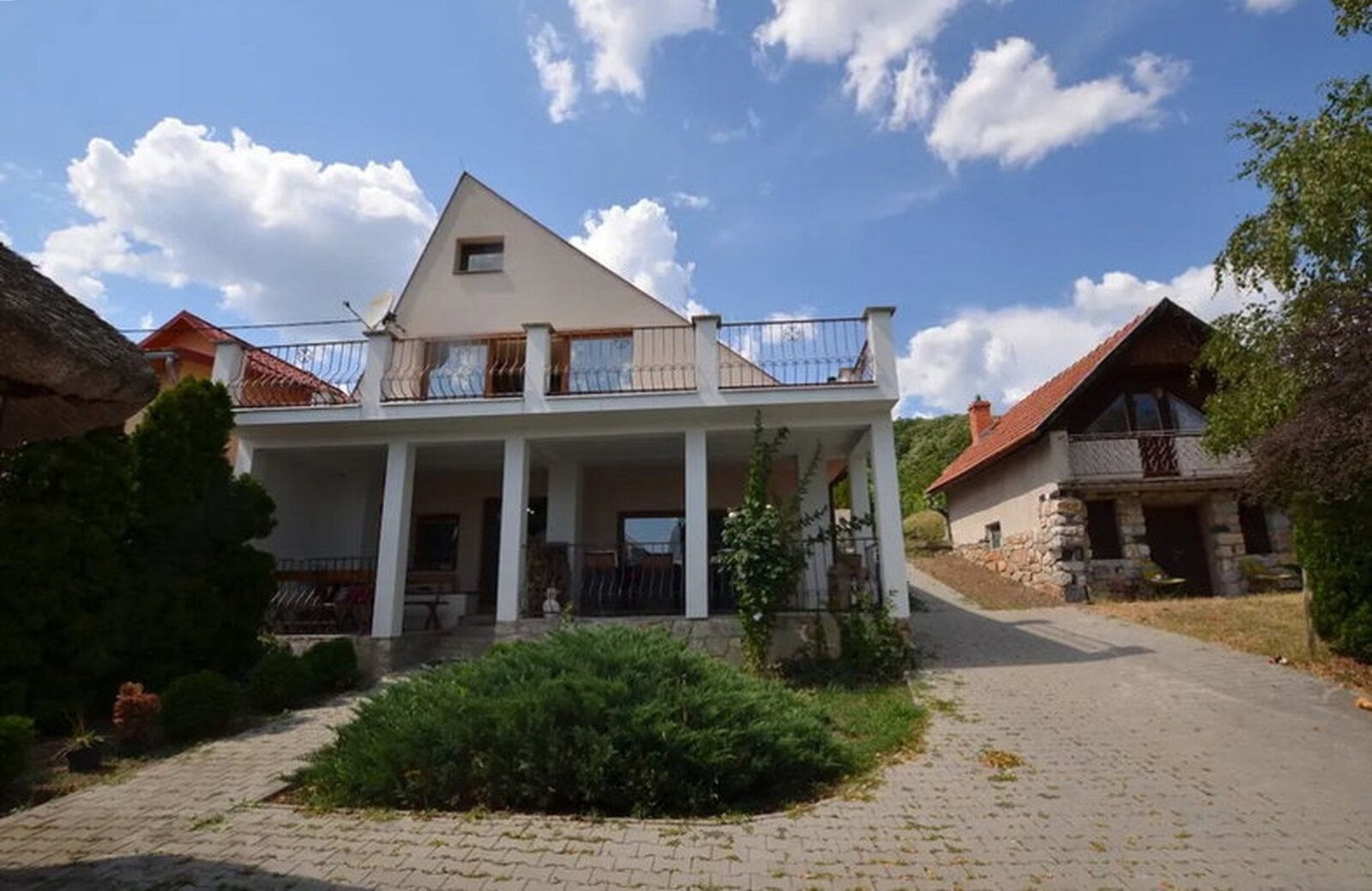 Haus mit Nebenhäusern, Pool und Weinberg in Vinica / Slowakei -Preissenkung Haus mit Nebenhäusern, Pool und Weinberg in Vinica / Slowakei -Preissenkung