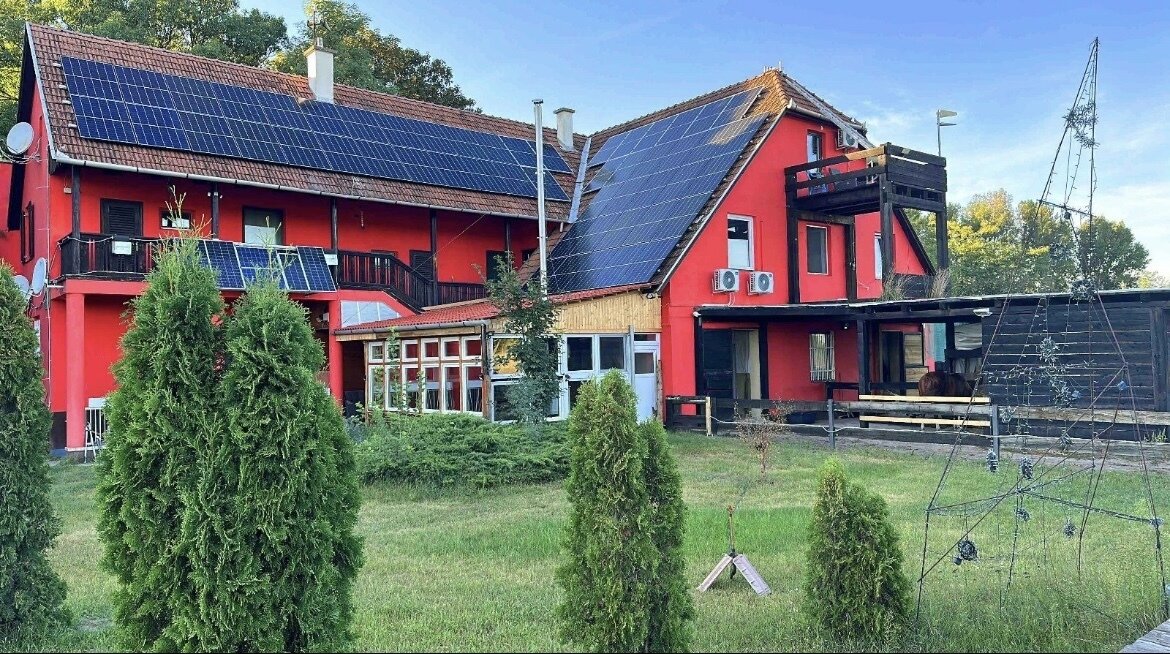 Autarkes Mehrfamilienhaus mit zusätzlich genehmigtem Baugrund Autarkes Mehrfamilienhaus mit zusätzlich genehmigtem Baugrund