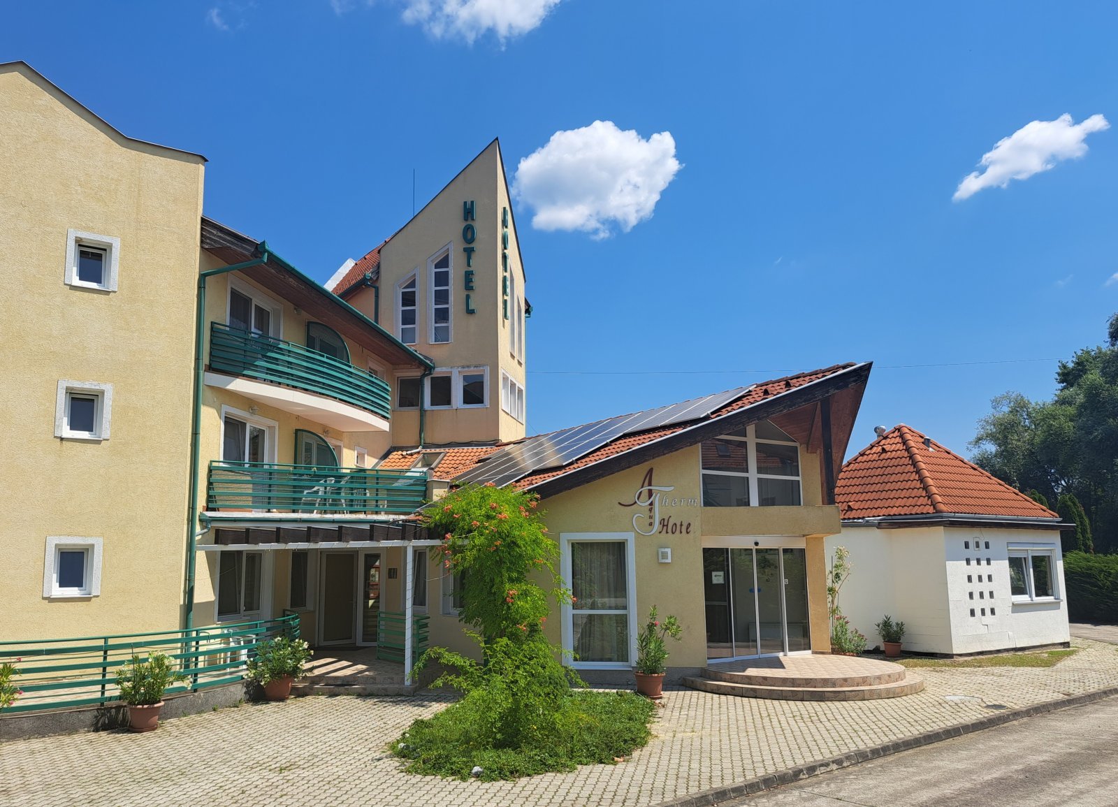 (AAA) 3* Wellness-Hotel in bekanntem westungarischem Thermalbad (AAA) 3* Wellness-Hotel in bekanntem westungarischem Thermalbad