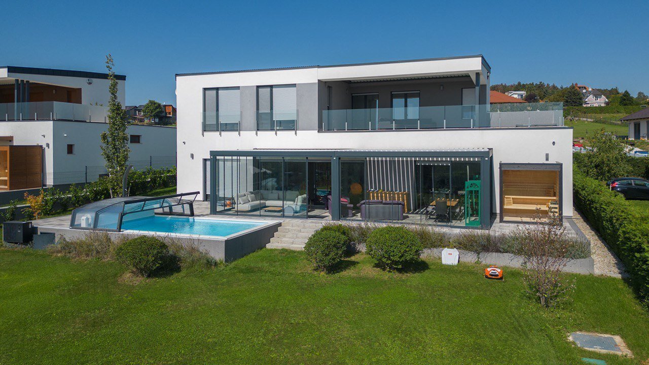 Außergewöhnliche Neubau-Villa mit Seeblick am Nordufer des Balaton Außergewöhnliche Neubau-Villa mit Seeblick am Nordufer des Balaton