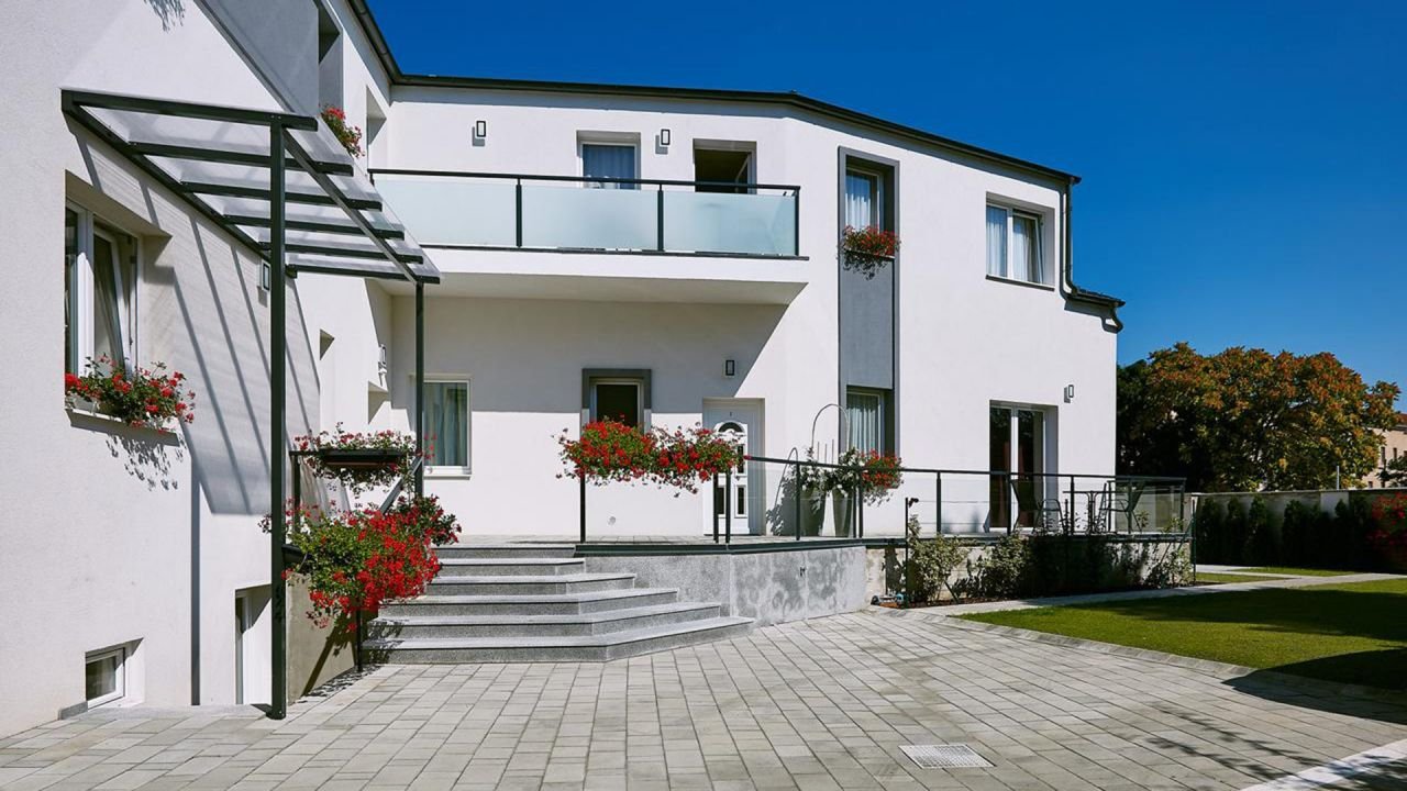 (AAA) Neuwertiges Mehrfamilienhaus mit 5 Eigentumswohnungen (AAA) Neuwertiges Mehrfamilienhaus mit 5 Eigentumswohnungen