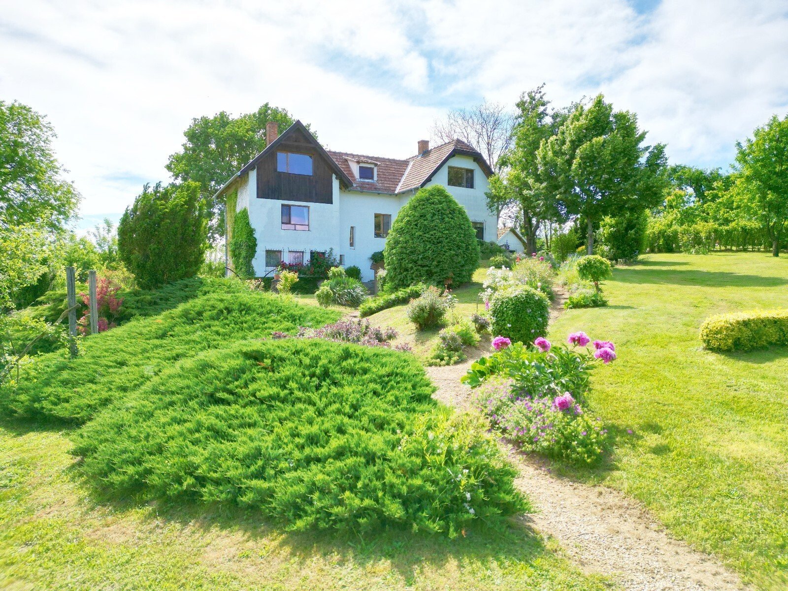 (AAA) Landhaus-Flair mit großem Grundstück bei Österreich (AAA) Landhaus-Flair mit großem Grundstück bei Österreich