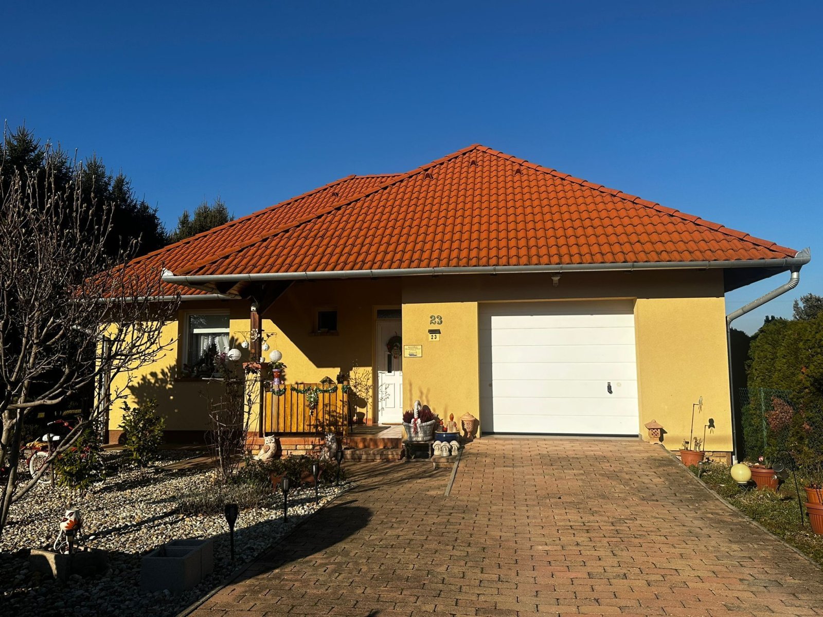 (AAA) Elegant gestaltetes Einfamilienhaus in ruhiger Wohnlage & Seenähe (AAA) Elegant gestaltetes Einfamilienhaus in ruhiger Wohnlage & Seenähe