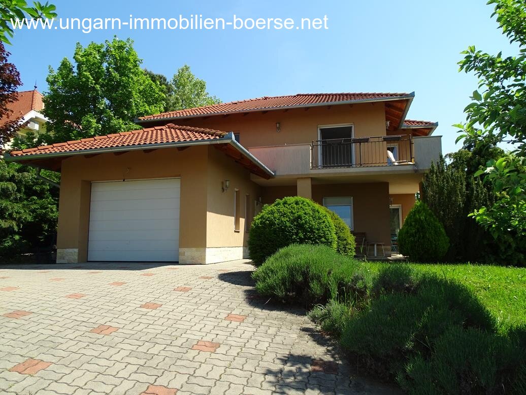 Villa mit Panoramablick -- top Zustand – 800 Meter zum Balaton Villa mit Panoramablick -- top Zustand – 800 Meter zum Balaton