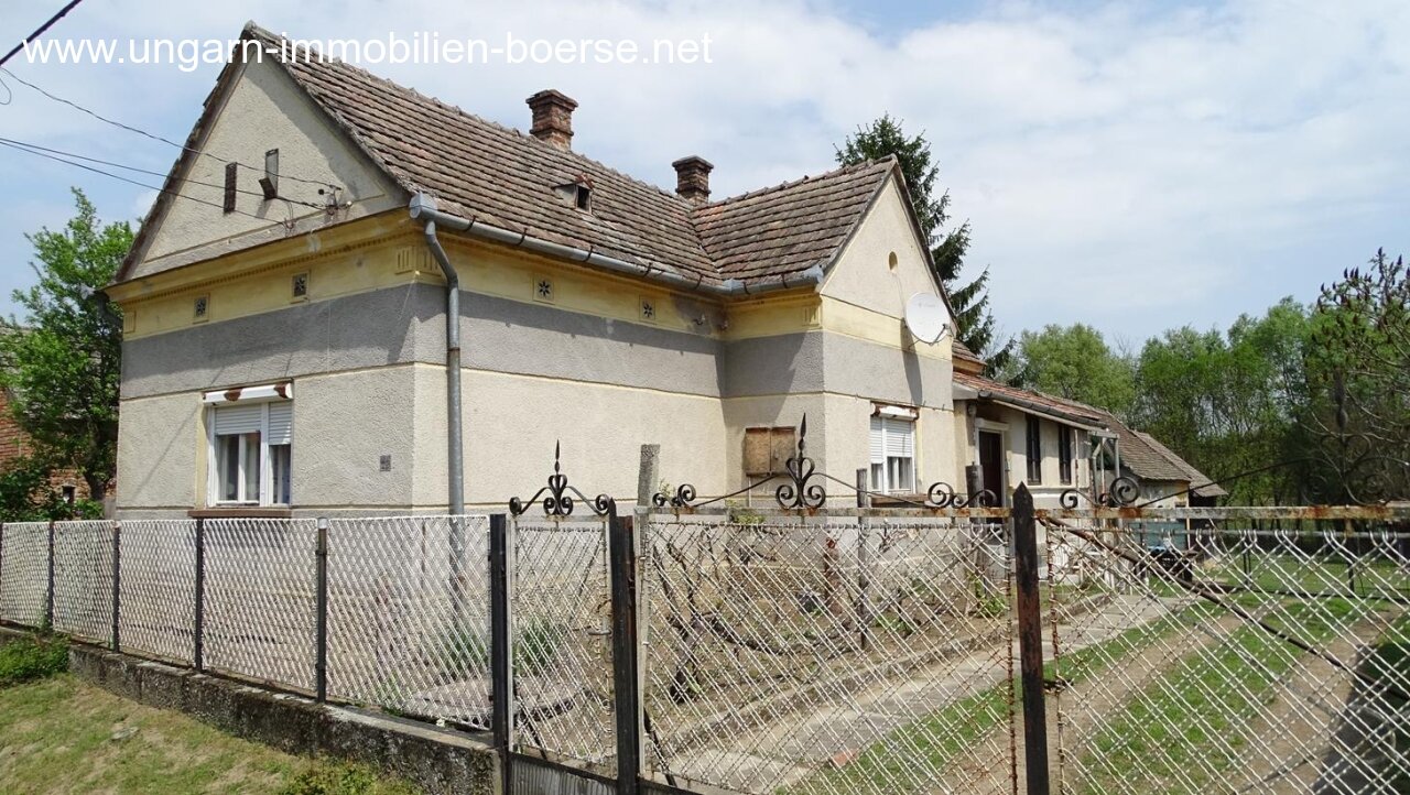 Einfamilienhaus im Zalatal mit Nebengebäuden Einfamilienhaus im Zalatal mit Nebengebäuden