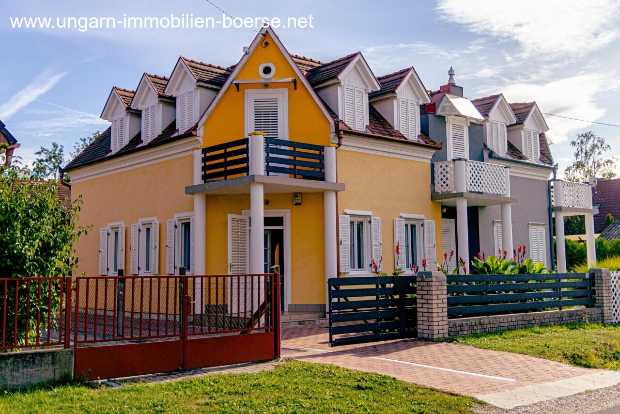 Doppelhaushälfte – Balaton Südseite – 50 Meter zum Strand (Gelbe Hausseite) Doppelhaushälfte – Balaton Südseite – 50 Meter zum Strand (Gelbe Hausseite)