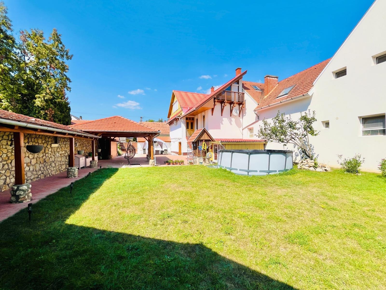 (AAA) Renoviertes Zweifamilienhaus in Strandnähe (AAA) Renoviertes Zweifamilienhaus in Strandnähe