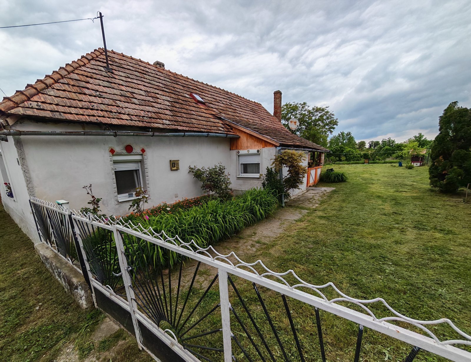 (BBA) Renovierungsbedürftiges Haus in ruhiger, harmonischer Umgebung (BBA) Renovierungsbedürftiges Haus in ruhiger, harmonischer Umgebung