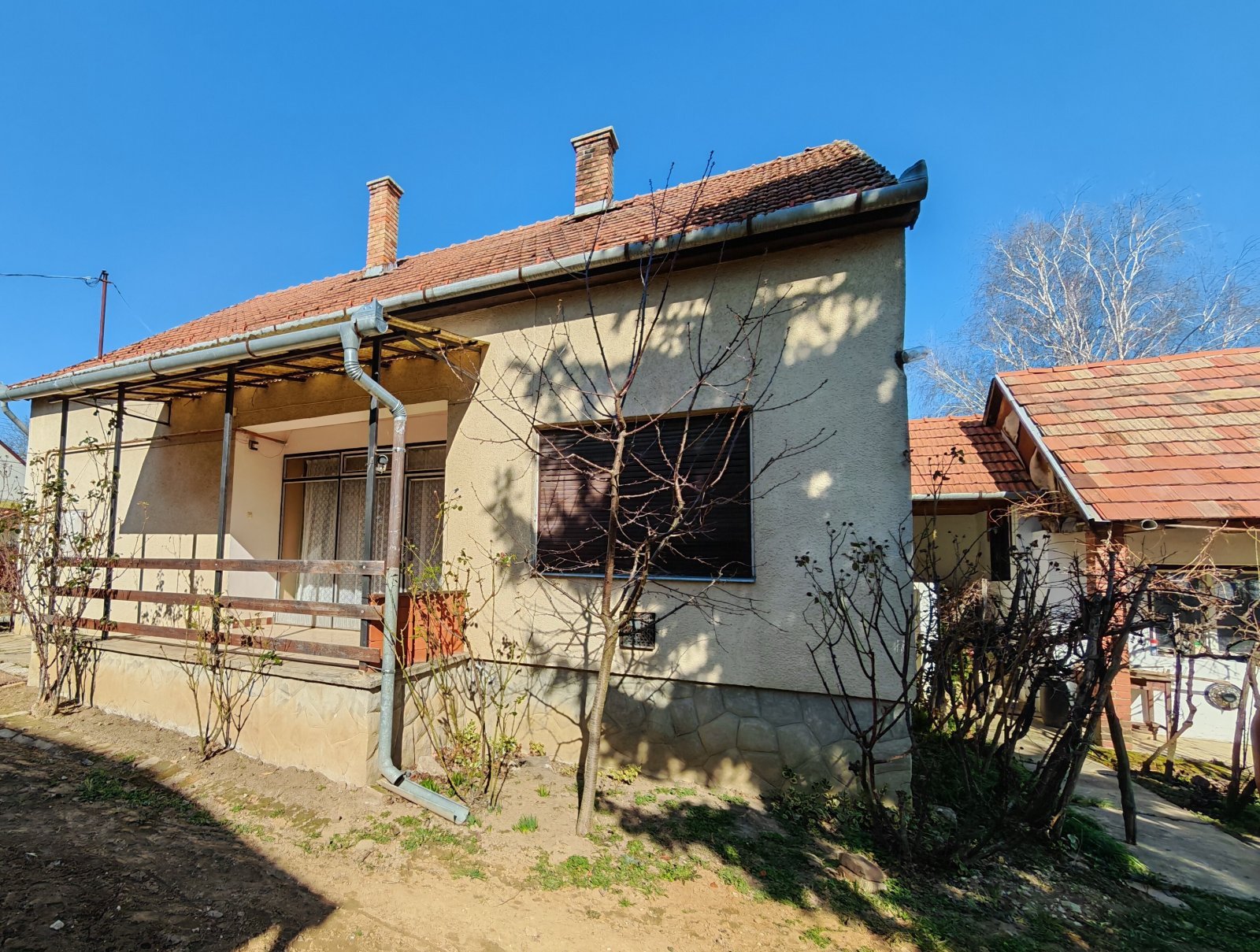 (ABA) Teilrenoviertes Einfamilienhaus in ruhiger Lage (ABA) Teilrenoviertes Einfamilienhaus in ruhiger Lage