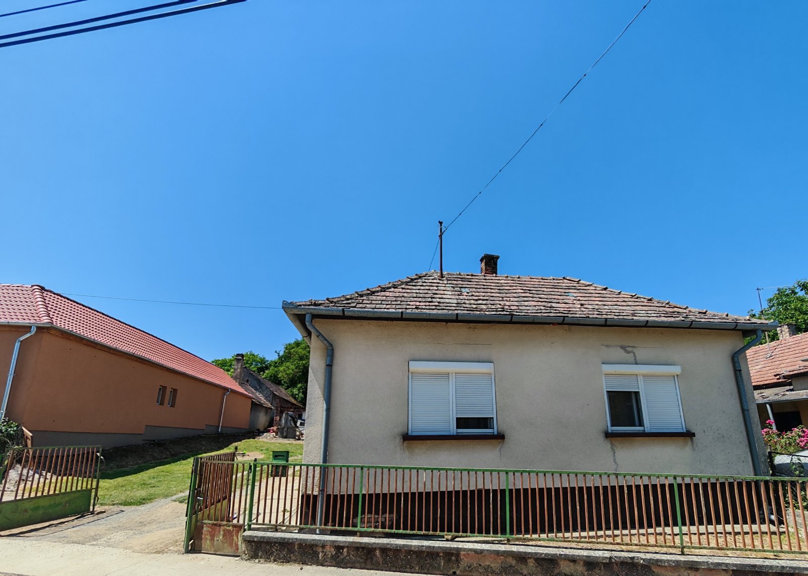 (BCA) Sanierungsbedürftiges Haus in ruhiger Umgebung (BCA) Sanierungsbedürftiges Haus in ruhiger Umgebung