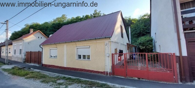 Einfamilienhaus in einer ruhigen Straße von Kaposvár zu verkaufen Einfamilienhaus in einer ruhigen Straße von Kaposvár zu verkaufen