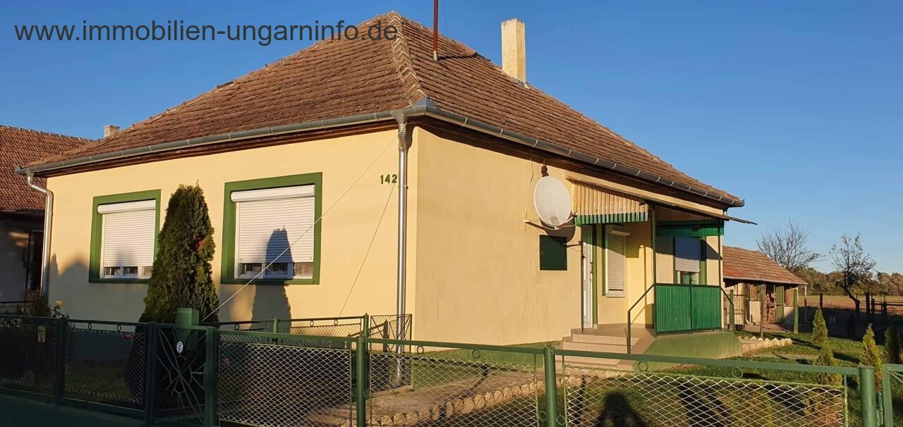 27 km südlich von Balaton in einem kleinen Dorf Einfamilienhaus zu verkaufen 27 km südlich von Balaton in einem kleinen Dorf Einfamilienhaus zu verkaufen