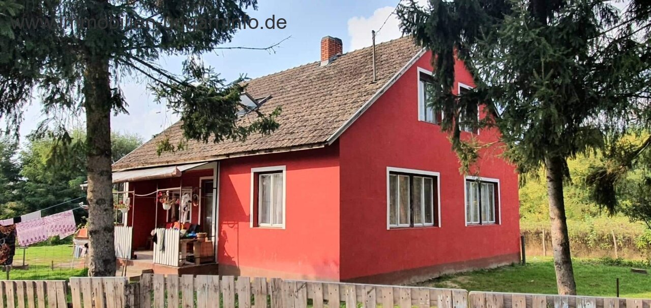 Einfamilienhaus in einem kleinen Dorf südlich des Plattensees zu verkaufen Einfamilienhaus in einem kleinen Dorf südlich des Plattensees zu verkaufen