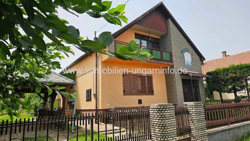 Einfamilienhaus mit Appartement zu verkaufen 12 km vom Plattensee in Marcali Einfamilienhaus mit Appartement zu verkaufen 12 km vom Plattensee in Marcali