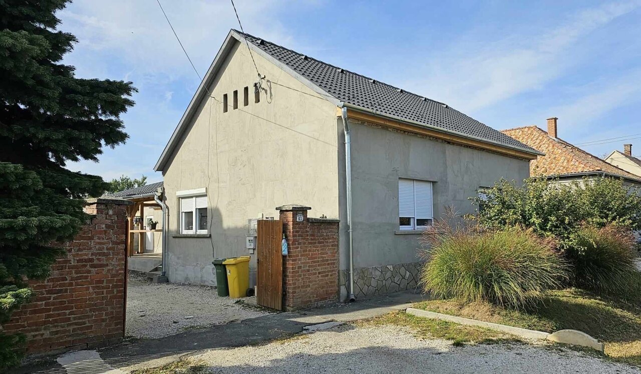 Renoviertes Einfamilienhaus in einer Kleinstadt südlich des Plattensees zu verkaufen Renoviertes Einfamilienhaus in einer Kleinstadt südlich des Plattensees zu verkaufen