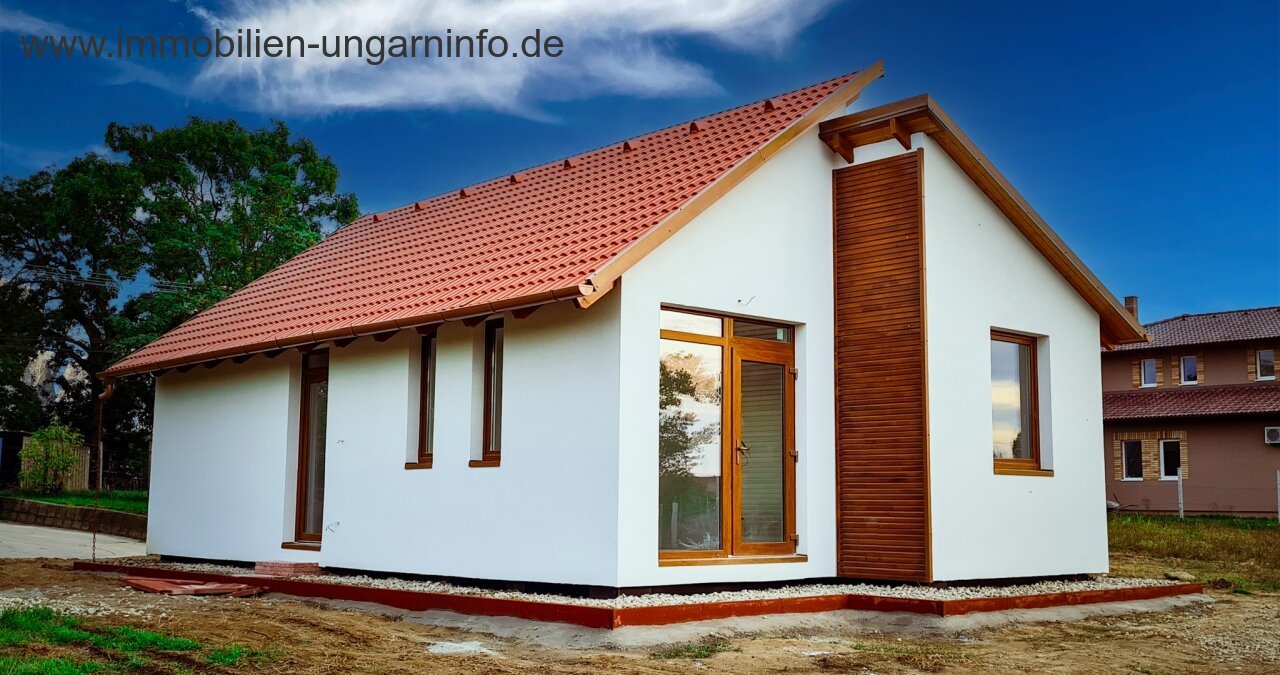 Neubau eines modularen Hauses am Ufer des Plattensees Neubau eines modularen Hauses am Ufer des Plattensees