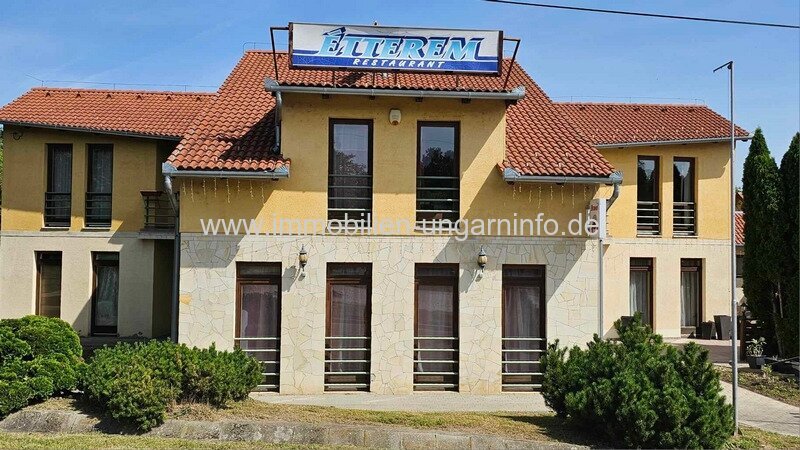 16-Zimmer-Pension mit Restaurant und Schwimmbad am Plattensee 16-Zimmer-Pension mit Restaurant und Schwimmbad am Plattensee