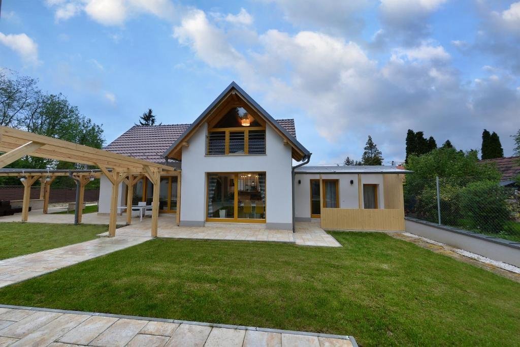 (AAA) Luxuriöses Seminar- oder Familienhaus mit Wellnessoase bei Österreich (AAA) Luxuriöses Seminar- oder Familienhaus mit Wellnessoase bei Österreich