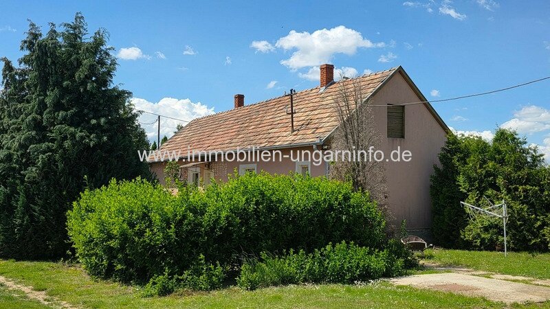 Einfamilienhaus in Öreglak zu verkaufen (geschlossenem Garten) Einfamilienhaus in Öreglak zu verkaufen (geschlossenem Garten)