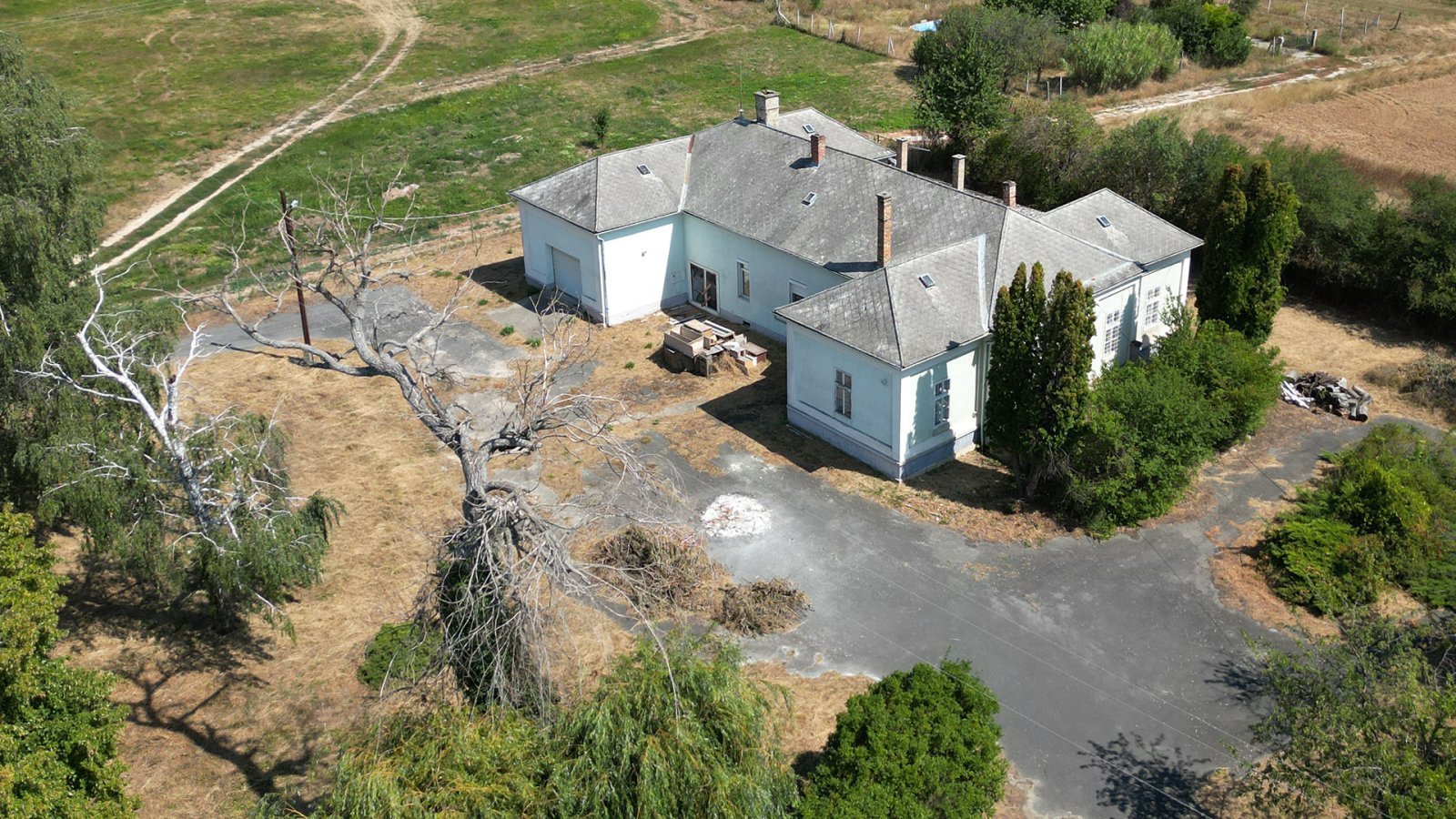 (ACA) Historische Villa am Rande des Balaton möchte aus dem Dornröschenschlaf erweckt werden (ACA) Historische Villa am Rande des Balaton möchte aus dem Dornröschenschlaf erweckt werden